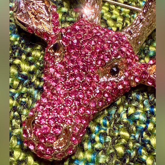 Exquisite Elk - Crystal Brooch - Picture 4 of 5